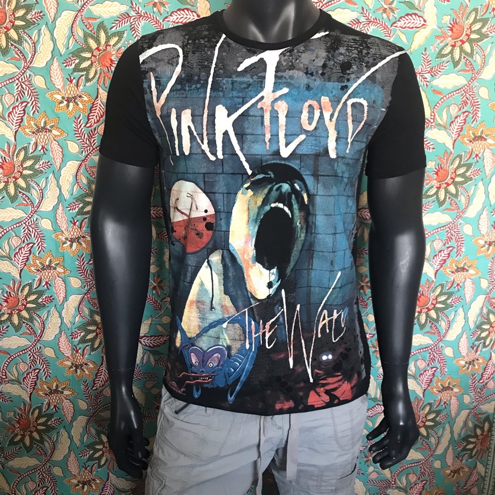 NWOT Rogers Waters Pink Floyd “The Wall“ T-shirt Men’s Size Medium